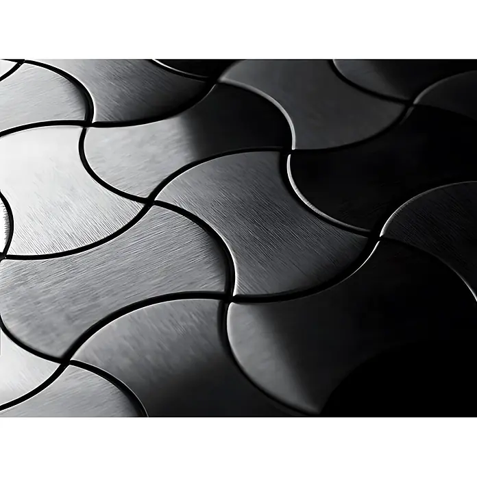 ALLOY Mosaikfliese Mosaik Fliese massiv Titan gebürstet dunkelgrau 1,6mm stark Infinit-Ti-SB - 322 x 322 mm, Schwarz, Grau, Sonstiges - Ineinandergreifende dunkle Metallfliesen mit gebürsteter Textur, geschwungenen Kanten und reflektierenden Glanzlichtern.