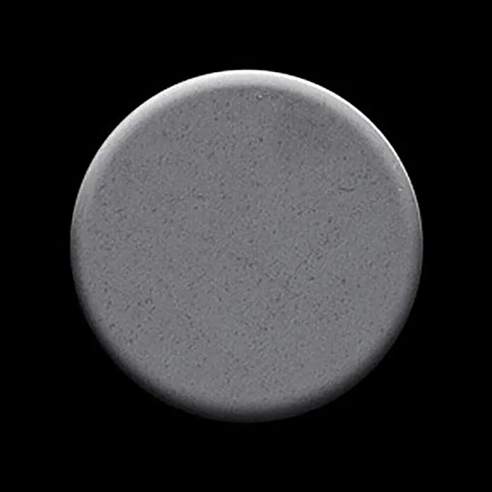 ALLOY Mosaikfliese Mosaik Fliese massiv Metall Rohstahl gewalzt grau 1,6mm stark Dollar-RS - 295 x 322 mm, Grau, Sonstiges - Runde, hellgraue Scheibe mit feiner, körniger Textur.