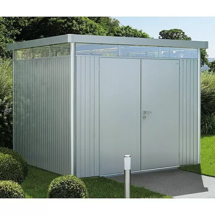 Biohort HighLine Gerätehaus H4 - Silber Metallic, Doppeltür, Außenbreite inkl. Dachüberstand: 275 cm, Außentiefe inkl. Dachüberstand: 275 cm, Stahl - Stimmungsaufnahme