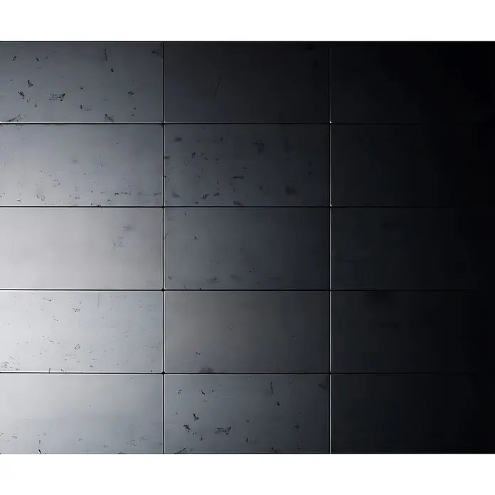 ALLOY Mosaikfliese Mosaik Fliese massiv Metall Rohstahl gewalzt grau 1,6mm stark Bauhaus-RS - 318 x 329 mm, Grau, Sonstiges - Dunkelgraue, zerkratzte Metallpaneele mit texturierter Oberfläche.