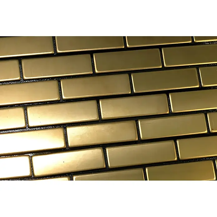 ALLOY Mosaikfliese Mosaik Fliese massiv Metall Titan gebürstet gold 1,6mm stark PK-Ti-GB - 309 x 302 mm, Gold, Sonstiges - Glänzende goldene rechteckige Metallfliesen in Ziegelmuster mit dunklen Fugen.