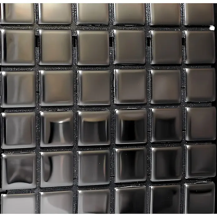 ALLOY Mosaikfliese Mosaik Fliese massiv Metall Edelstahl hochglanz grau 1,6mm Glomesh-S-S-M - 316 x 316 mm, Grau, Silber, Hochglänzend - Glänzende metallisch graue quadratische Fliesen bilden ein Mosaikmuster.