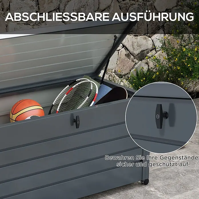 Outsunny Garten-Aufbewahrungsbox - Dunkelgrau, Stahl - Dunkelgraue, abschließbare Outdoor-Aufbewahrungsbox, geöffnet mit Sportgeräten darin und Detailansicht des Schlosses.