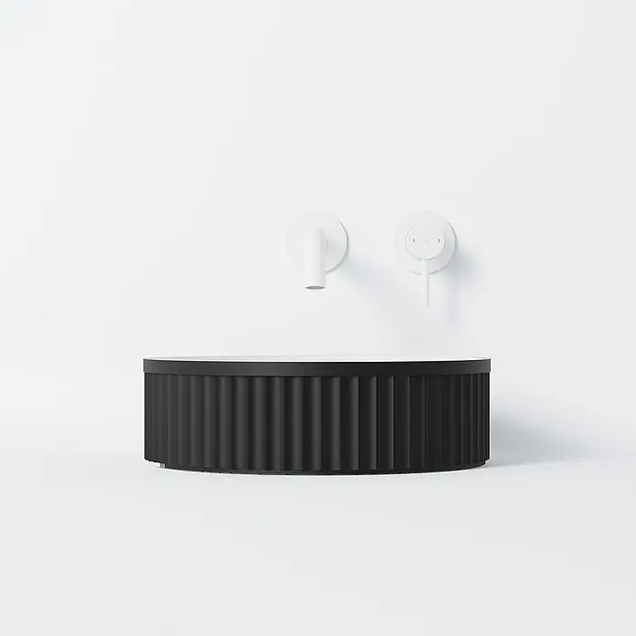 Vola Waschtisch - 0 x 0 cm - Modernes rundes schwarzes Rillenwaschbecken mit weißer Wandarmatur.