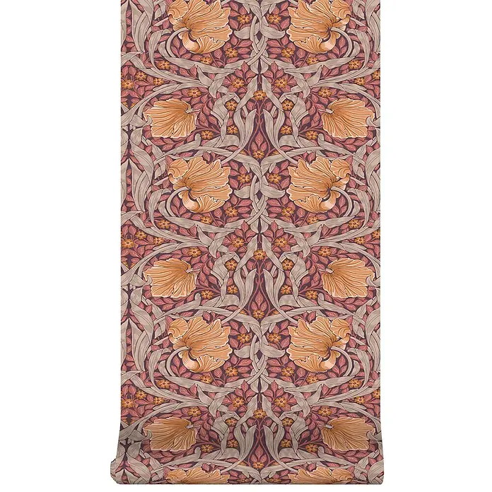 William Morris At Home Vliestapete Pimpernel Blumen - Lila, Floral, 1.000 x 52 cm - Tapetenrolle mit goldenem und rosafarbenem Blüten- und Blattmuster auf dunklem Hintergrund.