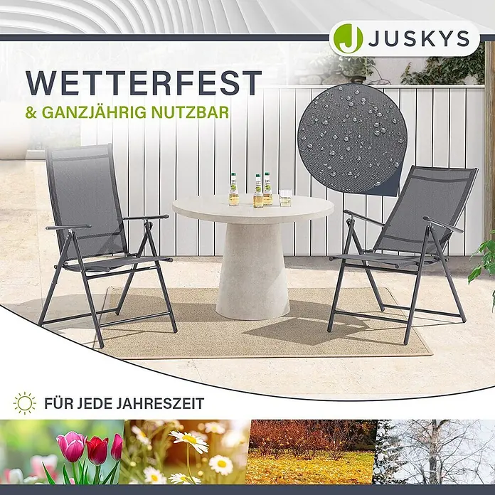 Juskys Gartenstuhl-Set Calena - 2 Stk., Stahl, Klappbar, anthrazit, B x T x H: 57 x 68 x 105 cm - Zwei dunkelgraue Klappsessel und ein runder Betontisch auf einer Terrasse, ganzjährig für den Außenbereich geeignet.