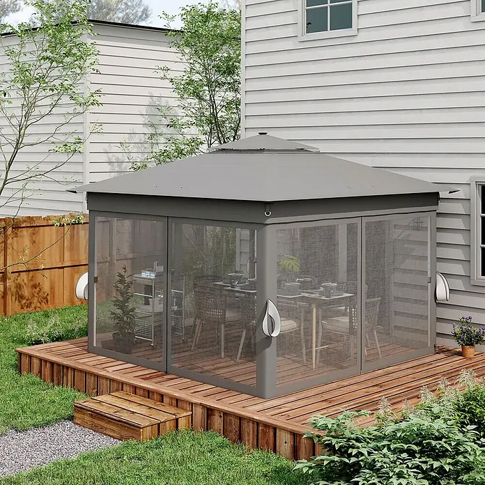Outsunny Faltpavillon - B x T: 336 x 336 cm, Farbe Dach: Grau - Grauer Outdoor-Pavillon mit Netzvorhängen auf Holzdeck neben Haus, umschließt ein Esszimmer-Set für den Außenbereich.