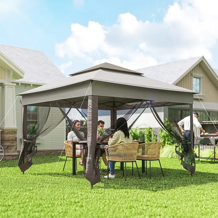 Outsunny Faltpavillon - B x T: 3,25 x 325 cm, Farbe Dach: Hellgrau - Graues Outdoor-Pavillon mit schwarzen Mesh-Seitenwänden, genutzt für Treffen.