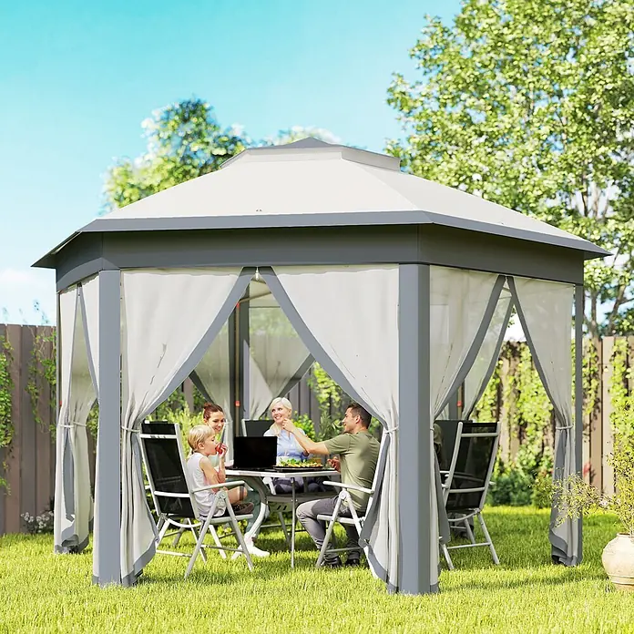 Outsunny Faltpavillon - B x T: 405 x 340 cm, Farbe Dach: Grau - Grau-weißes sechseckiges Gartenpavillon mit Vorhängen, das eine Familie am Tisch im Garten schützt.