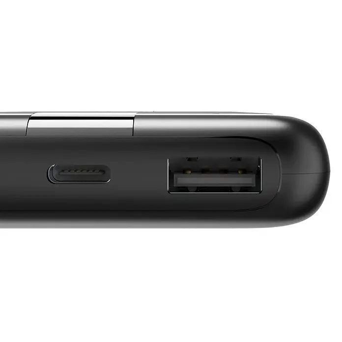 Hama Powerbank 00201709 "Performance 10" 10000mAh 3 - Anthrazit - Seitenansicht einer schwarzen Powerbank mit USB-C-Anschluss und USB-A-Anschluss.