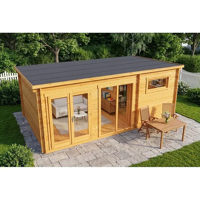 Alpholz Gartenhaus Atrium E - Außenmaß inkl. Dachüberstand (B x T): 598 x 420 cm, Holz, Naturbelassen - Helle Holz-Gartenhütte mit dunklem Flachdach, als Wohnraum eingerichtet, in einem grünen Garten mit Terrasse.