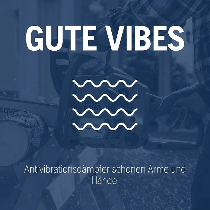 Husqvarna Benzin-Kettensäge 120 Mark II - 1.400 W, 38 cm³, Schwertlänge: 35 cm, Max. Aststärke: 300 mm - Eine Person mit Handschuhen sägt mit einer Kettensäge einen Holzstamm. Die Säge hat Vibrationsdämpfung für komfortables Arbeiten.
