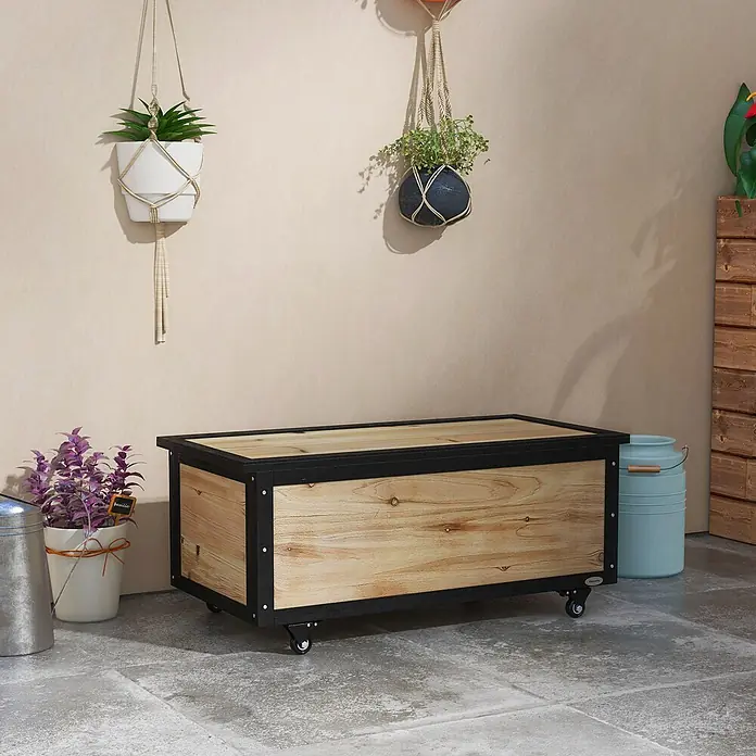 Outsunny Garten-Aufbewahrungsbox - Naturholz - Holz-Aufbewahrungstruhe mit schwarzem Metallrahmen und Rollen.