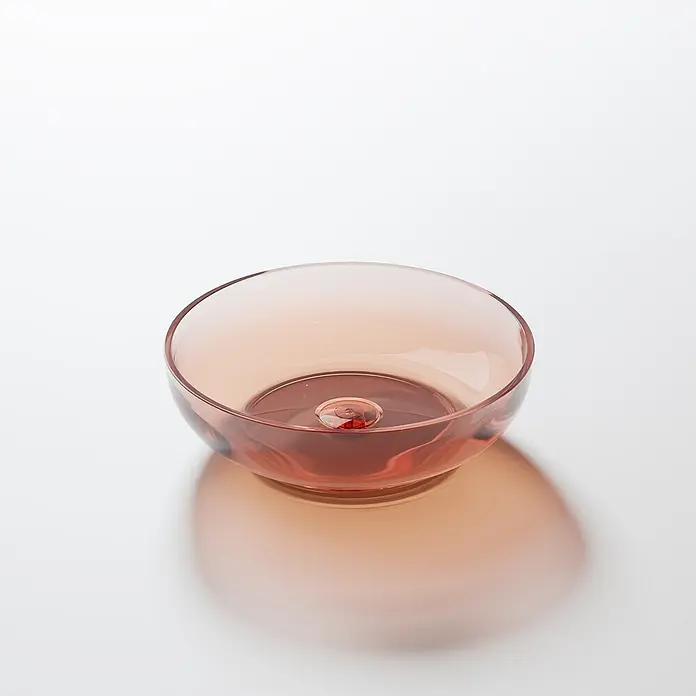 Vola Waschtisch - 0 x 0 cm - Transparente rotbraune Glasschale, leer.