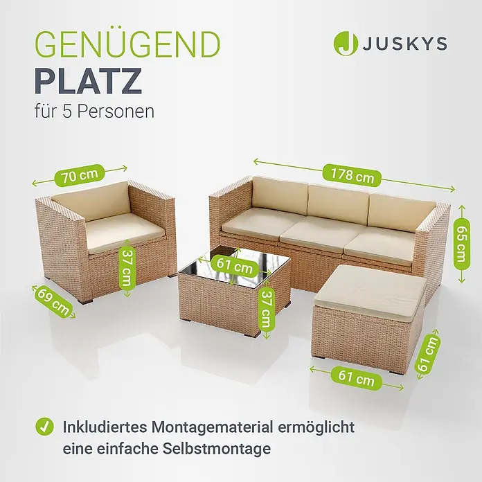 Juskys Loungemöbel-Set Punta Cana - 4 -tlg., Gestell: Stahl, pulverbeschichtet; Geflecht: Polyrattan; Sitz- und Rückenkissen: Polyester, Schaumstoff; Glasplatte: Sicherheitsglas, Creme - Vierteilige beigefarbene Rattan-Loungegarnitur für 5 Personen, mit cremefarbenen Kissen: 3er-Sofa, Sessel, Couchtisch, Hocker, Maße sichtbar.
