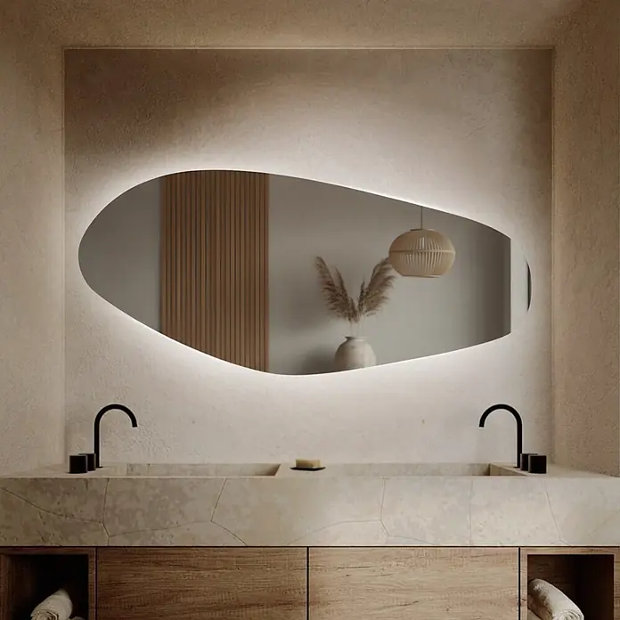 Lumoire Lichtspiegel RIVER - 140 x 60 cm - Organisch geformter beleuchteter Spiegel über Doppelwaschtisch mit integrierten Becken und Holzunterschrank.