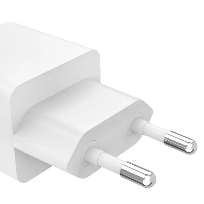 Hama Schnellladegerät 00201992 1x USB-C 1x USB-A Mini PD 30 W - Weiß - Weißes Netzteil mit zwei silbernen Eurostecker-Stiften.