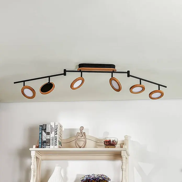 Lindby Deckenstrahler Manel - L x B x H: 152 x 13 x 25 cm, Holz hell, Holz hell - Schwarze Deckenstrahlschiene mit sechs verstellbaren Spots, akzentuiert mit Naturholz.