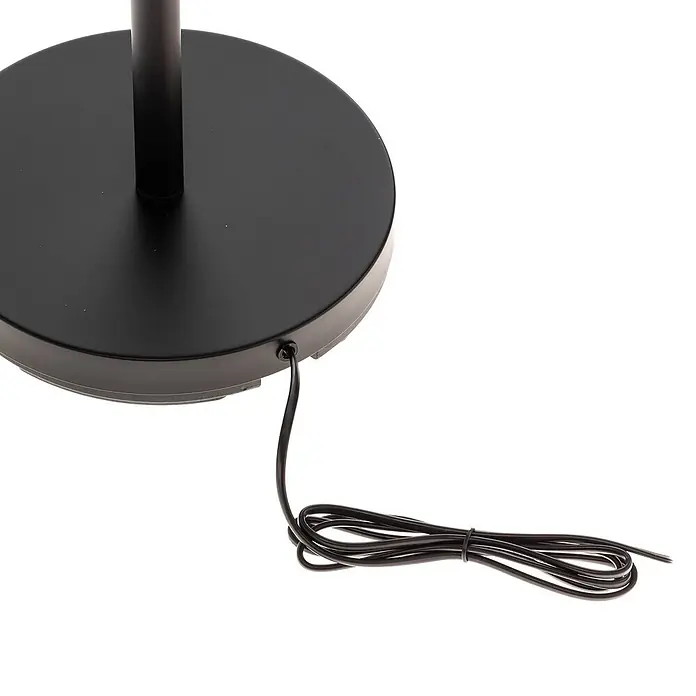 Lindby Stehleuchte Irmino - schwarz, schwarz, E27 - Schwarzer runder Lampenfuß mit Stromkabel, das seitlich herauskommt und gebündelt ist.
