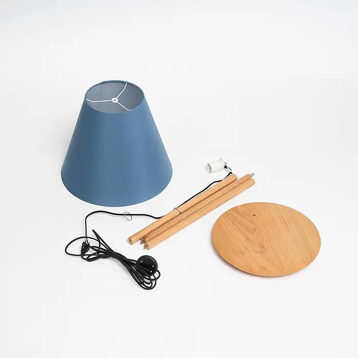 Lucande Stehleuchte Jinda - Holz dunkel, blau, E27