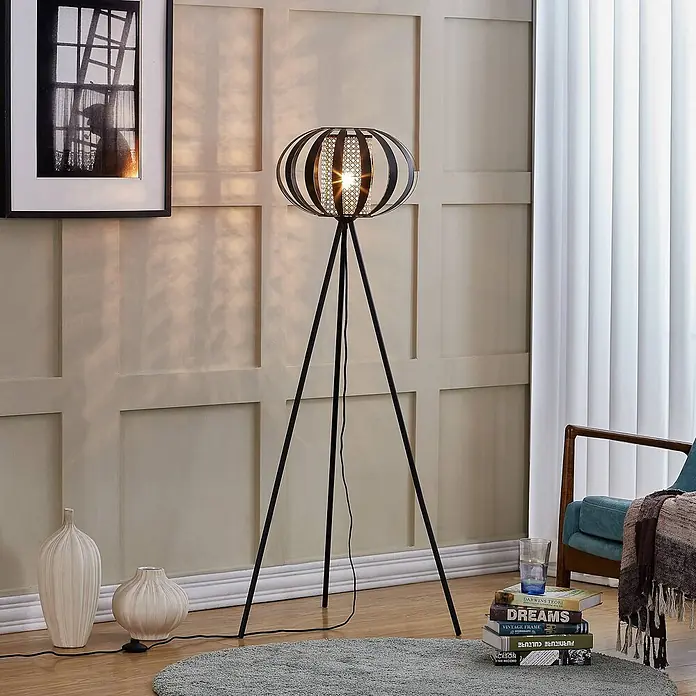 Lindby Stehleuchte Tamira - Höhe: 143 cm, schwarz, schwarz, E27 - Schwarze Metall-Tripod-Stehlampe mit ovalem Lamellenschirm und geflochtener Innenseite, spendet warmes Licht im Raum.