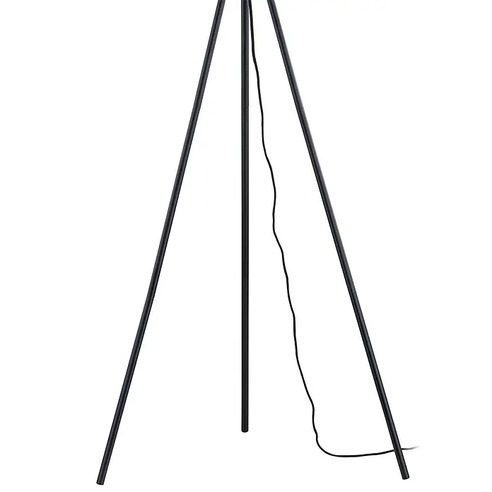 Lindby Stehleuchte Tamira - Höhe: 143 cm, schwarz, schwarz, E27 - Unterer Teil einer schwarzen Metall-Dreibein-Stehleuchte mit sichtbarem Stromkabel.