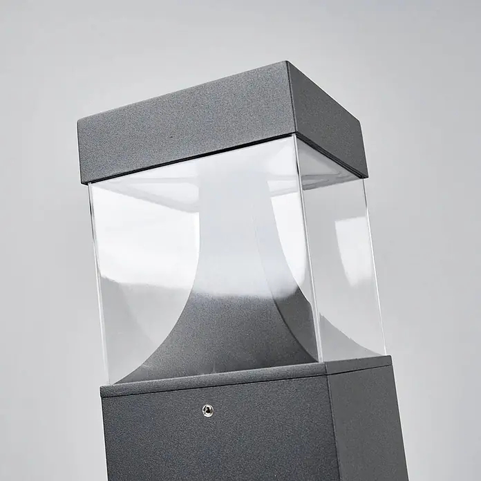 Lucande Außenlaterne Egon -  - Dunkelgraue, texturierte Außenleuchte mit klarem Gehäuse und internem gewölbten Diffusor.
