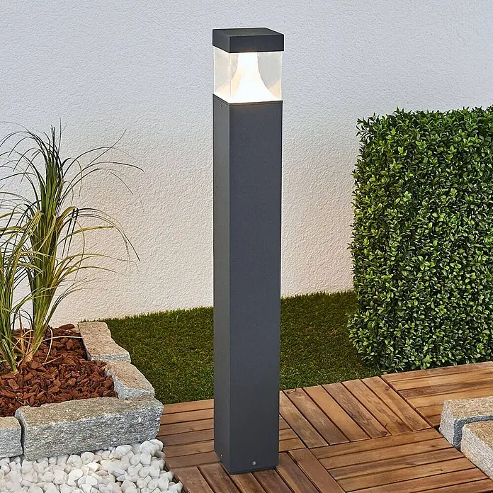 Lucande Außenlaterne Egon -  - Anthrazitfarbene quadratische Außenwegleuchte für Gartenwege. Modernes Design fügt sich in die Umgebung ein.