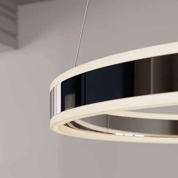 Lucande Pendelleuchte Lyani - chrom / silber, chrom, weiß satiniert - Moderne kreisförmige LED-Pendelleuchte mit weißer Leuchtkante und reflektierendem Chromband.