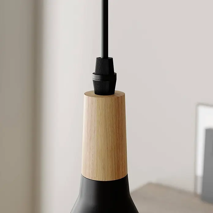 Lindby Pendelleuchte Arina - L x B x H: 100 x 12 x 17 cm, schwarz, Schwarz, holz hell, E14 - Hängeleuchte mit schwarzem Kabel, gerippter Fassung und zylindrischem Holzkörper.