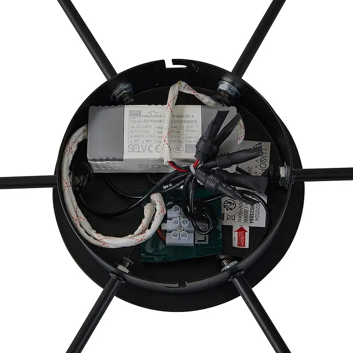 Lucande Pendelleuchte Avelina - L x B x H: 77 x 77 x 17 cm, alu / grau / zink, rauchgrau, Schwarz - Innenansicht einer schwarzen Metallleuchte mit LED-Treiber, Klemmenblock und elektrischer Verkabelung.