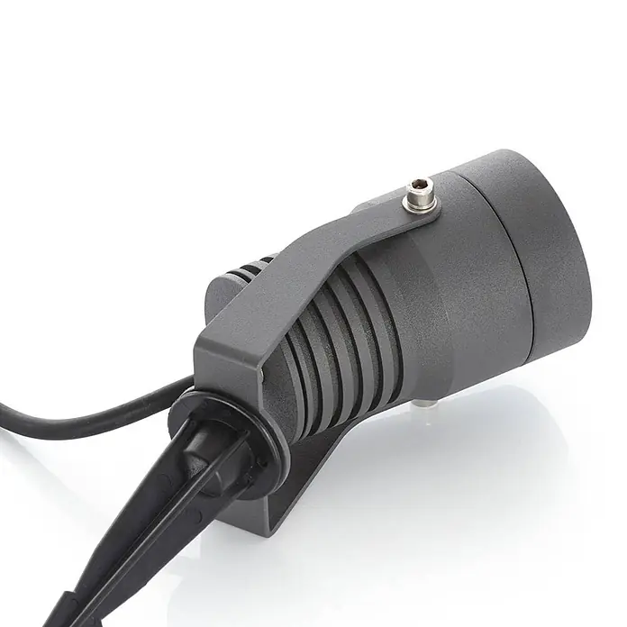 Lucande LED Gartenstrahler mit Erdspieß in dunkelgrau, Strahler Garten -  - Dunkelgrauer Outdoor-Strahler mit verstellbarem Kopf, geripptem Gehäuse und schwarzem Erdspieß, durch ein Kabel verbunden.