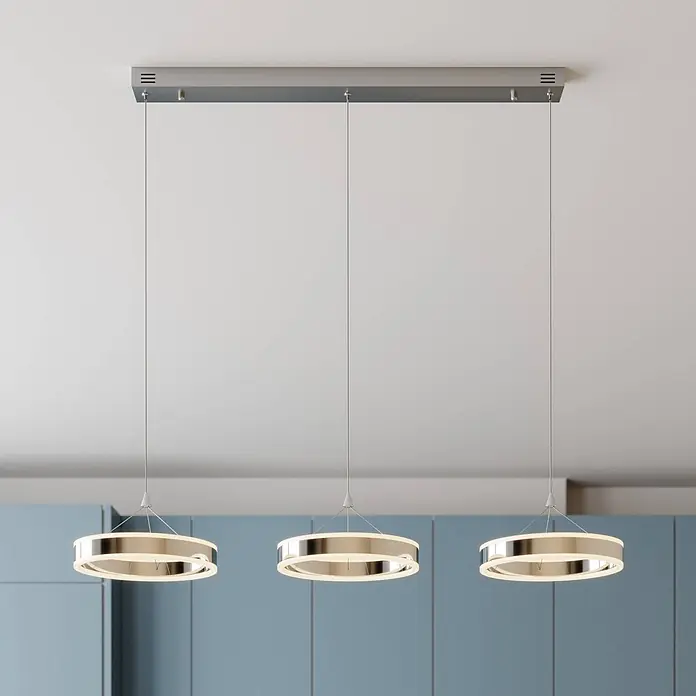 Lucande Pendelleuchte Lyani - chrom / silber, chrom, weiß satiniert - Lineare Pendelleuchte mit drei runden, verchromten LED-Ringen, von einer Decke hängend.
