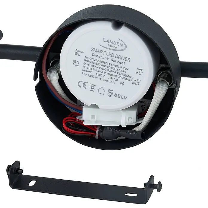 Lindby Deckenstrahler Manel - L x B x H: 82 x 13 x 21 cm, schwarz, schwarz - Schwarzes LED-Leuchtengehäuse mit weißem Smart-LED-Treiber, Verkabelung und separater schwarzer Halterung.