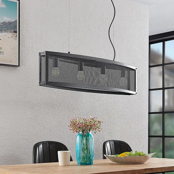 Lindby Pendelleuchte Mizgin - L x B x H: 110 x 25 x 25 cm, schwarz, Schwarz, E27 - Schwarze rechteckige Pendelleuchte aus Metallgitter über einem Esstisch.