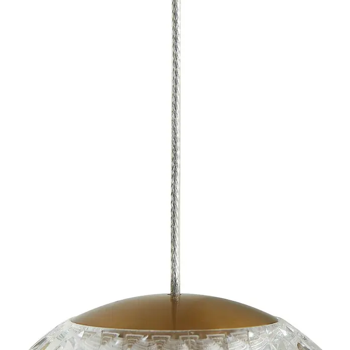 Lucande Pendelleuchte Ismenia - klar / transparent, messing antik, transparent - Nahaufnahme einer Pendelleuchte mit klarem Facettenschirm, Messingkuppel und geflochtenem Silberkabel.