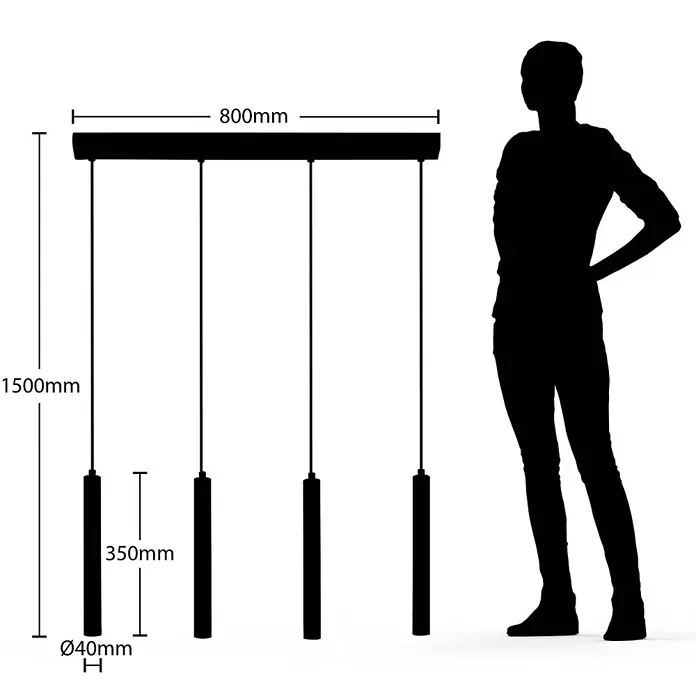 Arcchio Pendelleuchte Kammeron - schwarz, Schwarz - Schwarze 4-flammige Pendelleuchte, 800mm lang, 1500mm Gesamthöhe, mit zylindrischen Schirmen (350mm lang, 40mm Ø). Eine menschliche Silhouette dient als Maßstab.