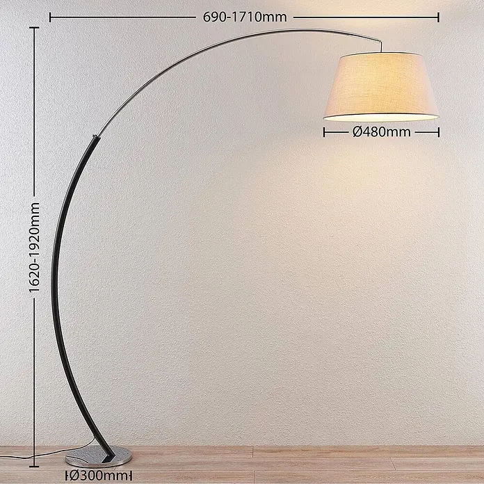 Lucande Stehleuchte Evelyna - Höhe: 192 cm, chrom / silber, alu / grau / zink, E27 - Verstellbare Bogenstehleuchte, schwarz-chrom, mit cremefarbenem Stoffschirm.