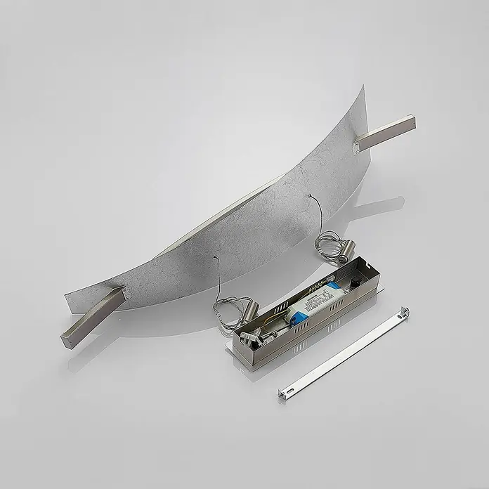 Lucande Pendelleuchte Marija - L x B x H: 90,5 x 20 x 1,8 cm, chrom / silber, silber - Zerlegte, metallische, gekrümmte Leuchte mit elektronischen Komponenten und Montageschiene.