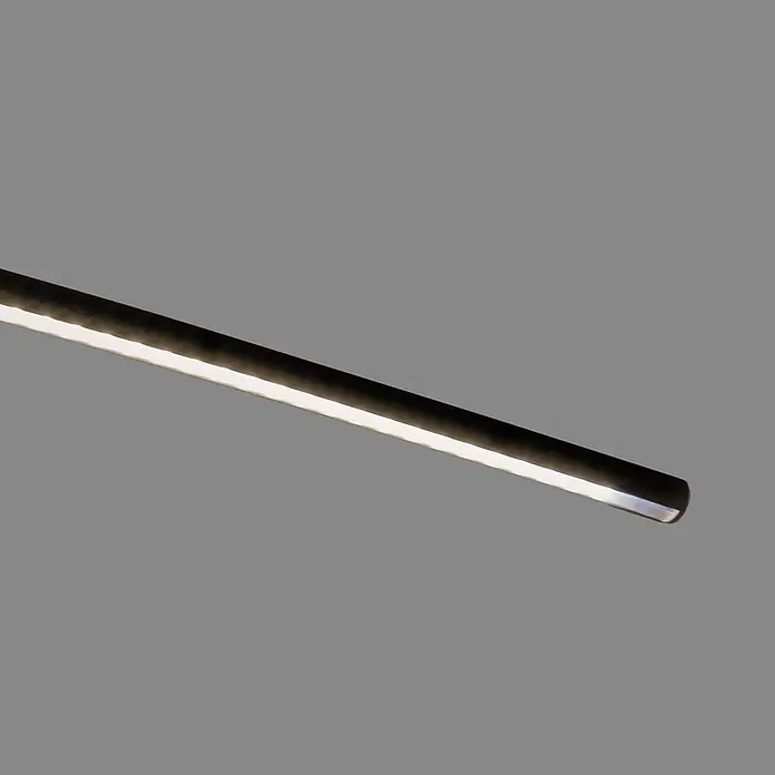 Lindby Stehleuchte Danua - schwarz, schwarz - Elegante schwarze lineare LED-Leuchte mit hellem weißem Lichtstreifen.