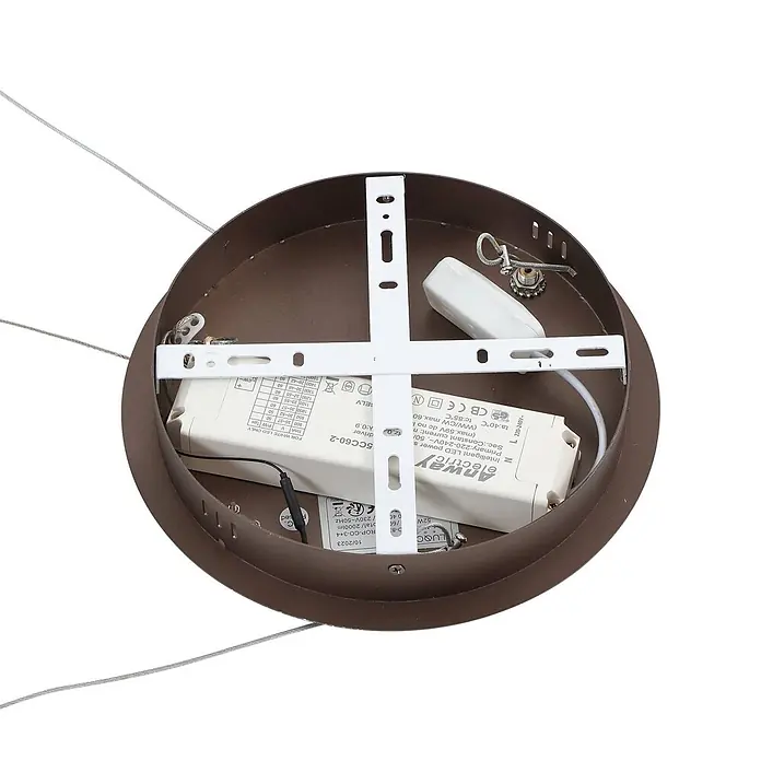 Lucande Pendelleuchte Yonam - L x B x H: 60 x 60 x 4,5 cm, braun / rost, kaffee - Braune Deckenleuchtenbasis aus Metall mit weißer Montagehalterung und LED-Treibern, Aufhängedrähte sichtbar.