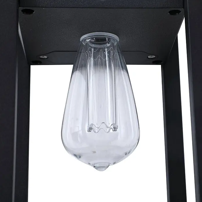 Lindby Außenlaterne Enea -  - Klare LED-Filament-Glühbirne in einer schwarzen Metalllaterne.