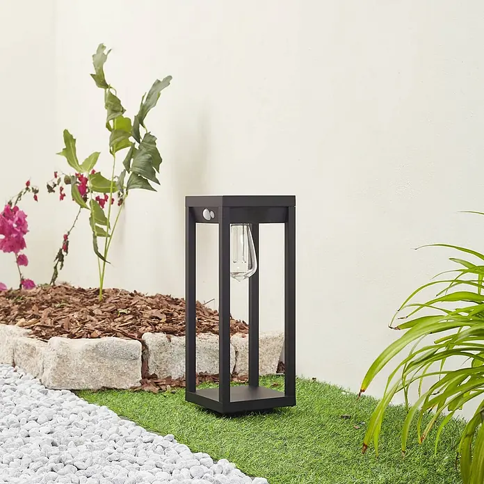 Lindby Außenlaterne Enea -  - Schwarze Außenlaterne mit klarer Glühbirne, ideal zur Gartenbeleuchtung.