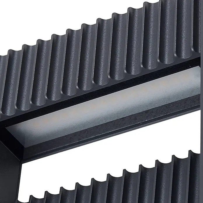 Lucande Außenlaterne Tavion -  - Dunkelgraue gerippte LED-Leuchte mit lichtdurchlässigem Diffusor.