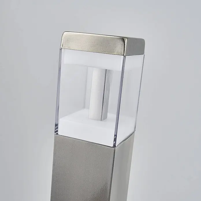 Lindby LED Wegeleuchte in edelstahl, transparent, Gartenlampe -  - Elegante quadratische Außenleuchte mit gebürstetem Metallsockel, klarem Gehäuse und internem mattiertem Diffusor mit Metallakzent.