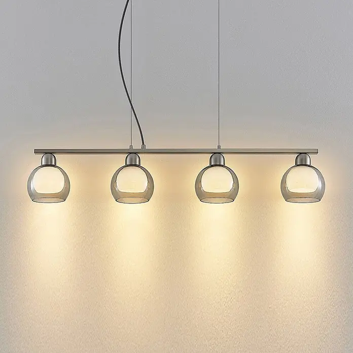 Lucande Pendelleuchte Kaiya - L x B x H: 95 x 14 x 7,8 cm, nickel, weiß, rauchgrau, E14 - Vierflammige Pendelleuchte mit einer Stange aus gebürstetem Nickel und vier Rauchglas-Kugelschirmen, warmes Licht abgebend.