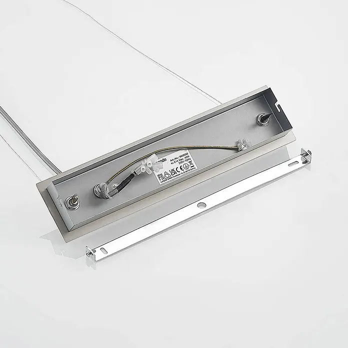Lucande Pendelleuchte Kaiya - L x B x H: 95 x 14 x 7,8 cm, nickel, weiß, rauchgrau, E14 - Silberfarbene Metall-Montageplatte für eine Leuchte, mit Innenverkabelung und separatem Montagebügel.