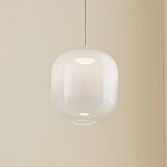 Lucande Pendelleuchte Avelinra - L x B x H: 14 x 14 x 17 cm, weiß / opal, weiß - Transparente, längliche Glas-Pendelleuchte mit beleuchtetem Inneren, an einem Kabel aufgehängt.