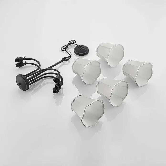 Lucande Pendelleuchte Binta - alu / grau / zink, silbergrau, Schwarz, E14 - Schwarzes Metall-Kronleuchtergestell mit fünf Lampenfassungen und fünf weißen Stofflampenschirmen.