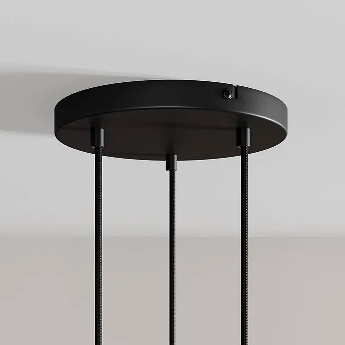 Arcchio Pendelleuchte Franka - L x B x H: 24 x 24 x 30 cm, schwarz, Schwarz (RAL 9005) - Runde schwarze Metall-Deckenrosette mit drei schwarzen geflochtenen Textilkabeln für Pendelleuchten.